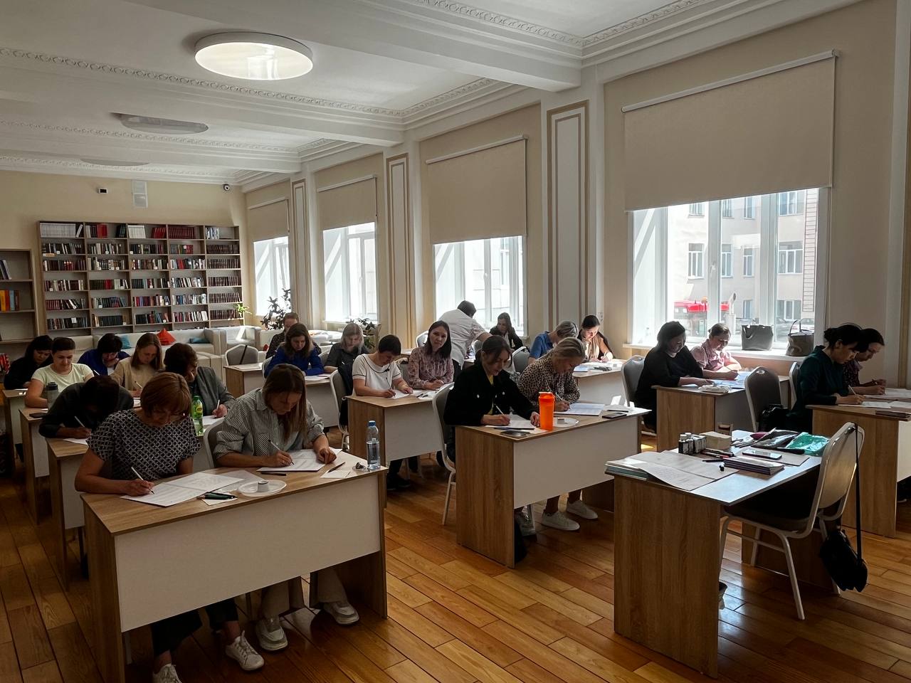 photo 5373158023675108004 y